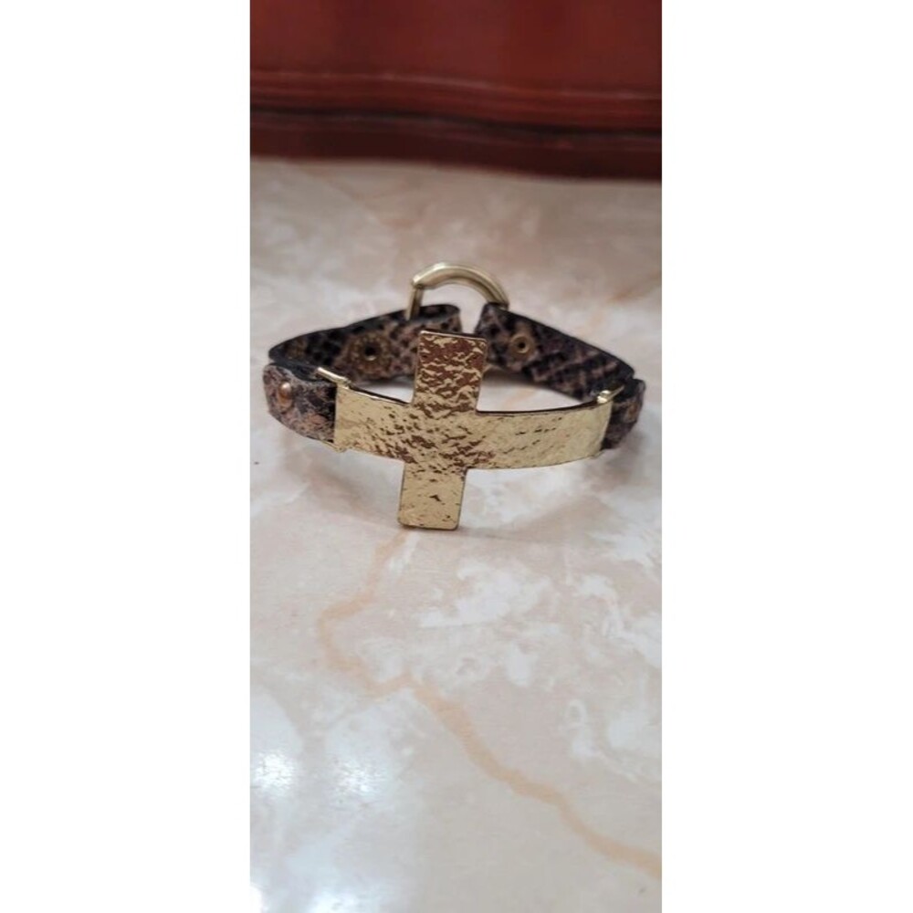 Cross bracelet